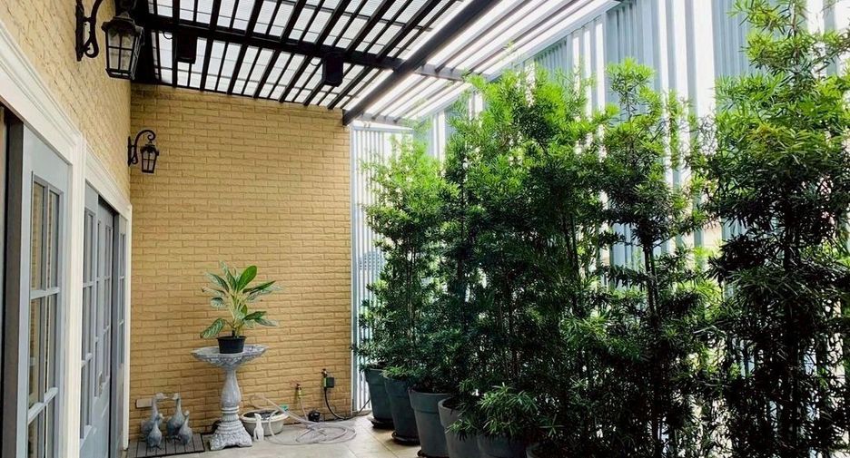For sale 4 bedrooms retail Space in Pathum Wan, Bangkok