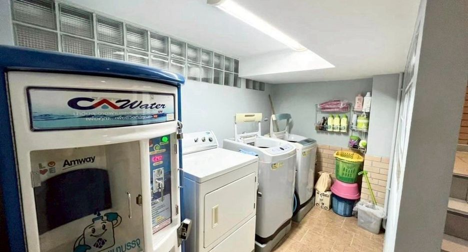 For sale 4 bedrooms retail Space in Pathum Wan, Bangkok
