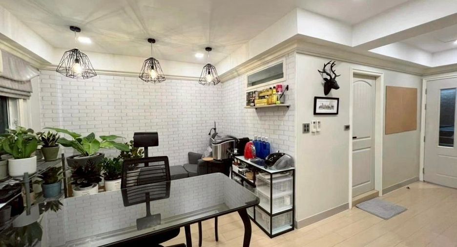 For sale 4 bedrooms retail Space in Pathum Wan, Bangkok
