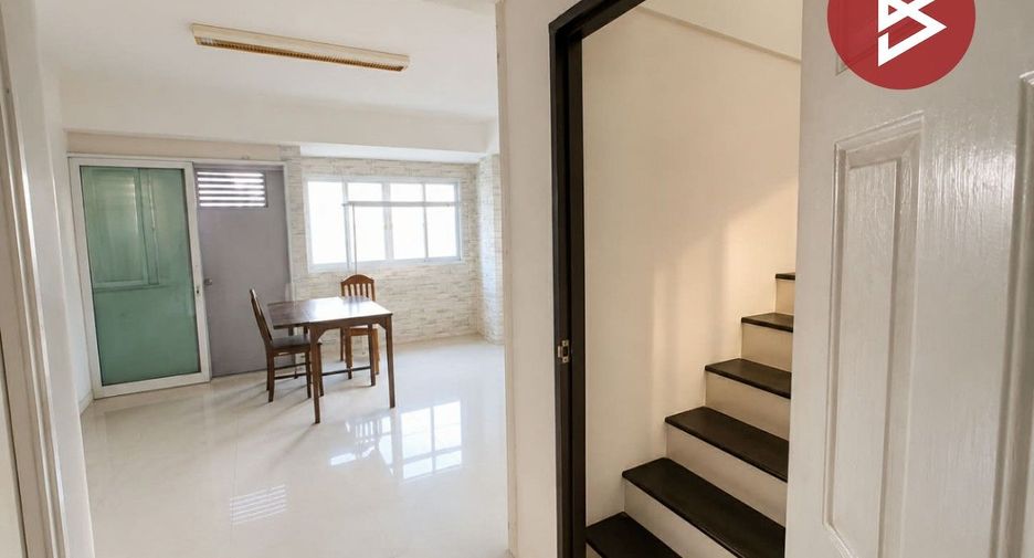Local comercial en venta de 8 habitaciones en Mueang Chon Buri, Chonburi