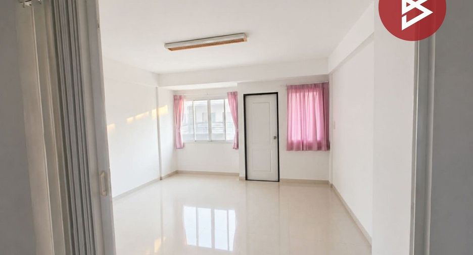 Local comercial en venta de 8 habitaciones en Mueang Chon Buri, Chonburi