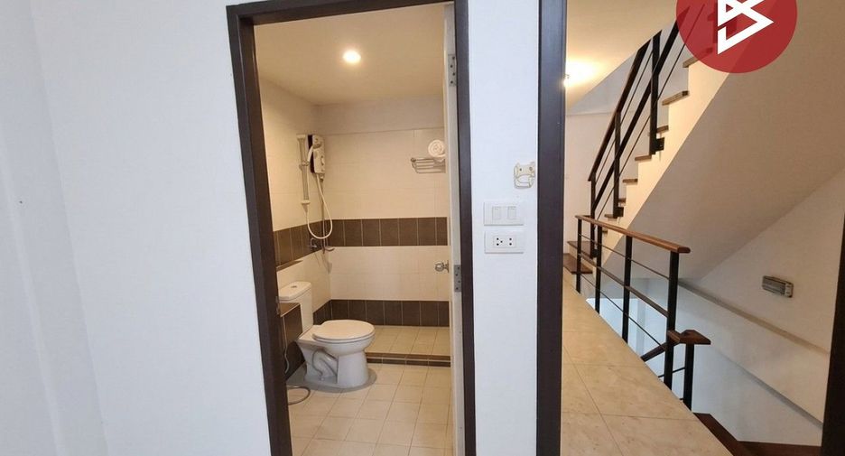 Local comercial en venta de 8 habitaciones en Mueang Chon Buri, Chonburi