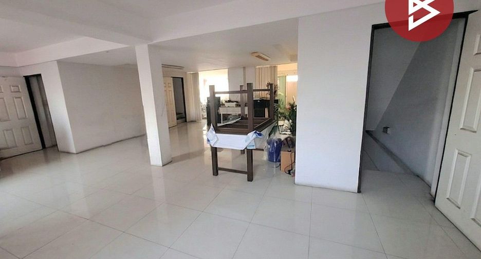 Local comercial en venta de 8 habitaciones en Mueang Chon Buri, Chonburi