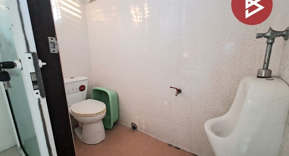 Local comercial en venta de 8 habitaciones en Mueang Chon Buri, Chonburi