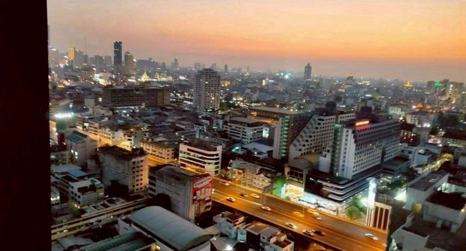 For rent 2 bedrooms condo in Pathum Wan, Bangkok