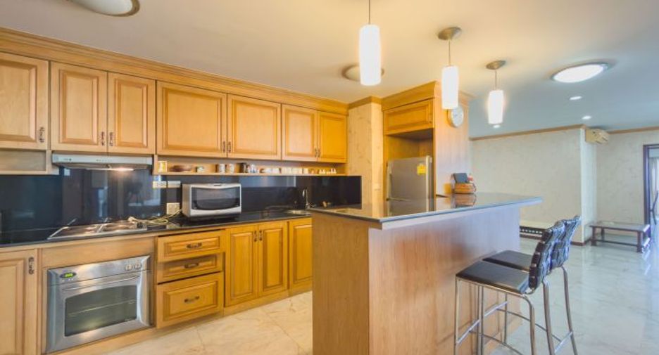 For sale 3 bedrooms condo in North Pattaya, Pattaya