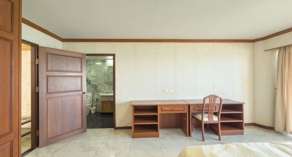 For sale 3 bedrooms condo in North Pattaya, Pattaya