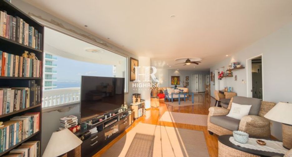 For sale 2 bedrooms condo in North Pattaya, Pattaya