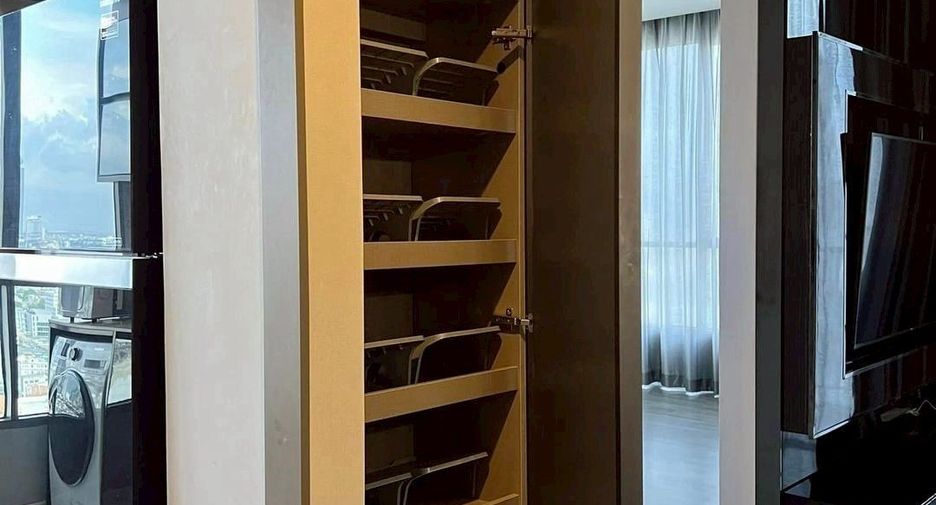 For rent 2 bedrooms condo in Sathon, Bangkok