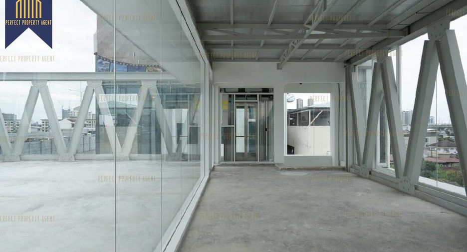 For rent and for sale 5 bedrooms retail Space in Suan Luang, Bangkok