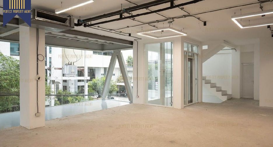 For rent and for sale 5 bedrooms retail Space in Suan Luang, Bangkok