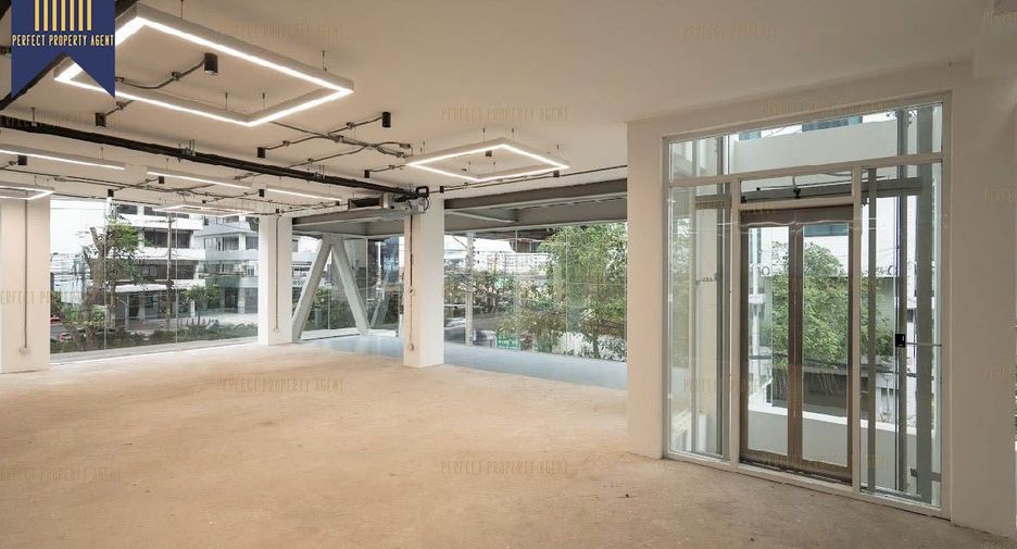 For rent and for sale 5 bedrooms retail Space in Suan Luang, Bangkok
