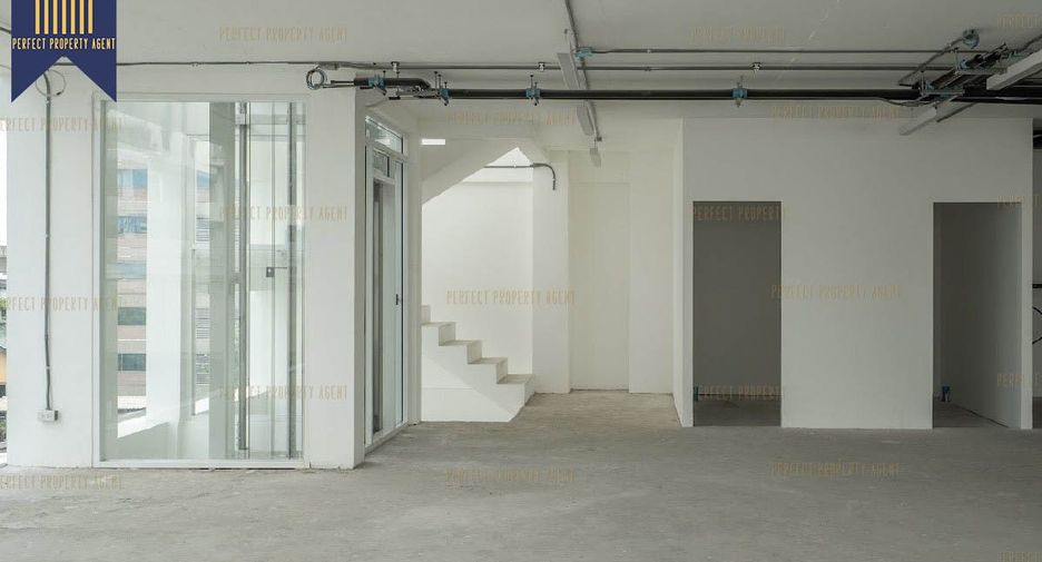 For rent and for sale 5 bedrooms retail Space in Suan Luang, Bangkok