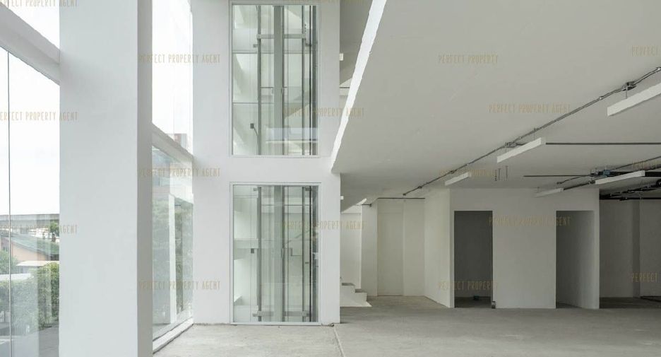 For rent and for sale 5 bedrooms retail Space in Suan Luang, Bangkok