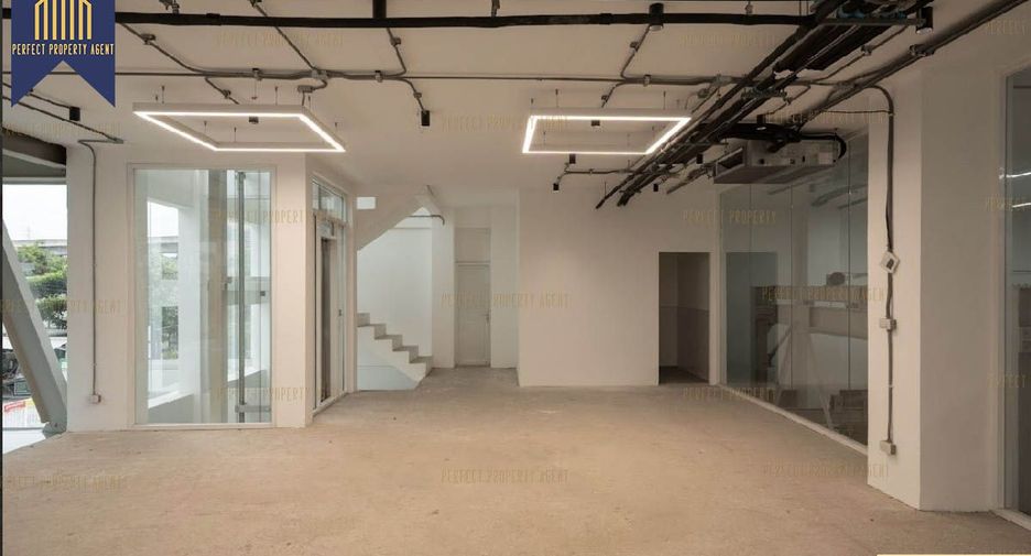 For rent and for sale 5 bedrooms retail Space in Suan Luang, Bangkok