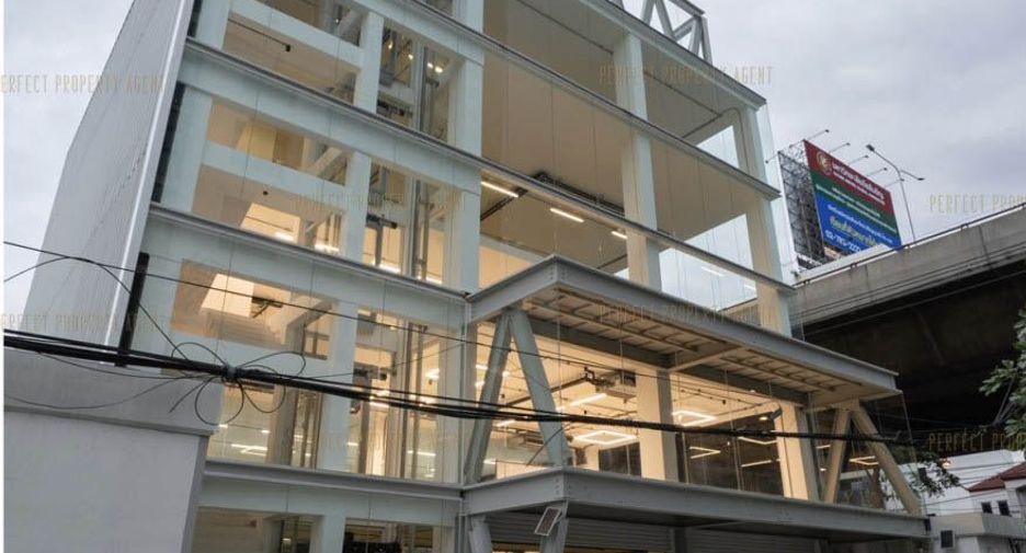 For rent and for sale 5 bedrooms retail Space in Suan Luang, Bangkok