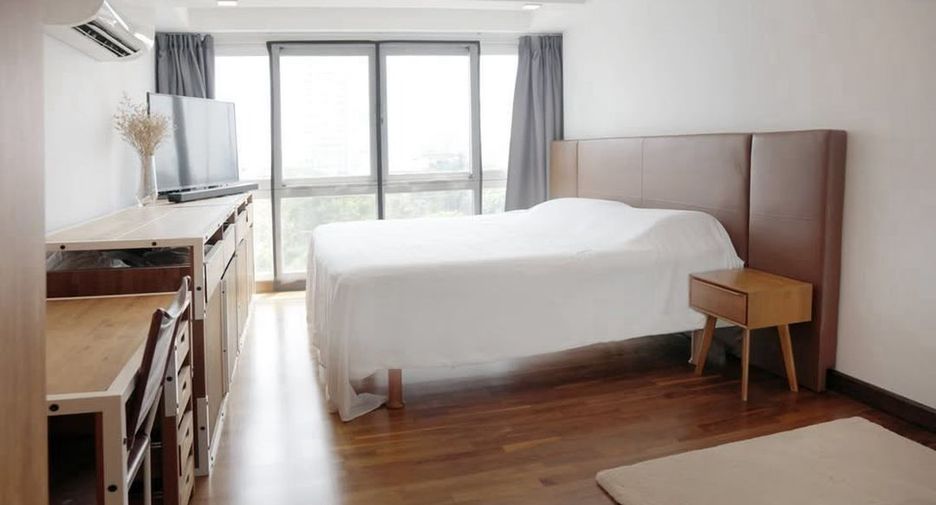 For rent 2 bedrooms condo in Watthana, Bangkok