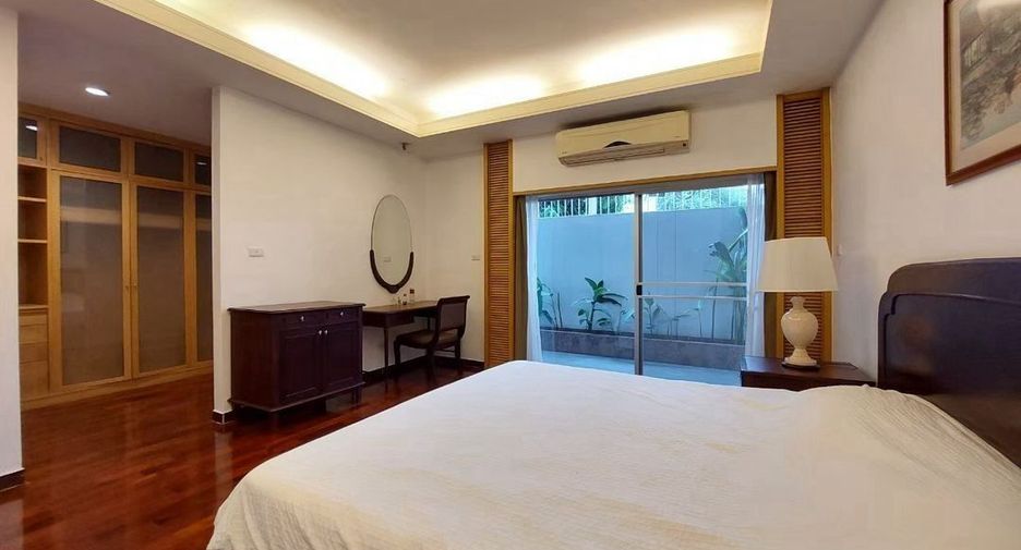 For rent 2 bedrooms condo in Sathon, Bangkok