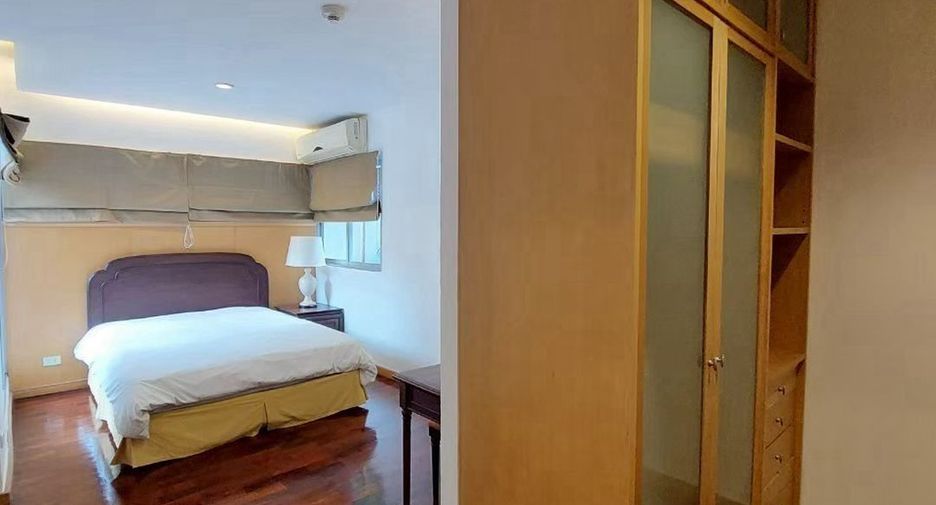 For rent 2 bedrooms condo in Sathon, Bangkok