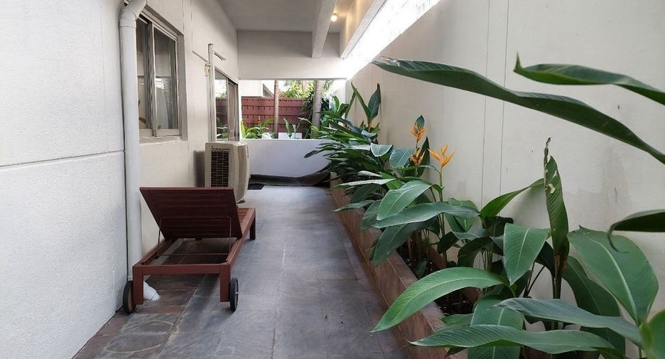 For rent 2 bedrooms condo in Sathon, Bangkok