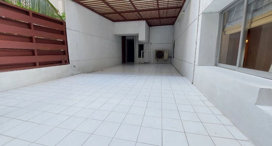 For rent 2 bedrooms condo in Sathon, Bangkok