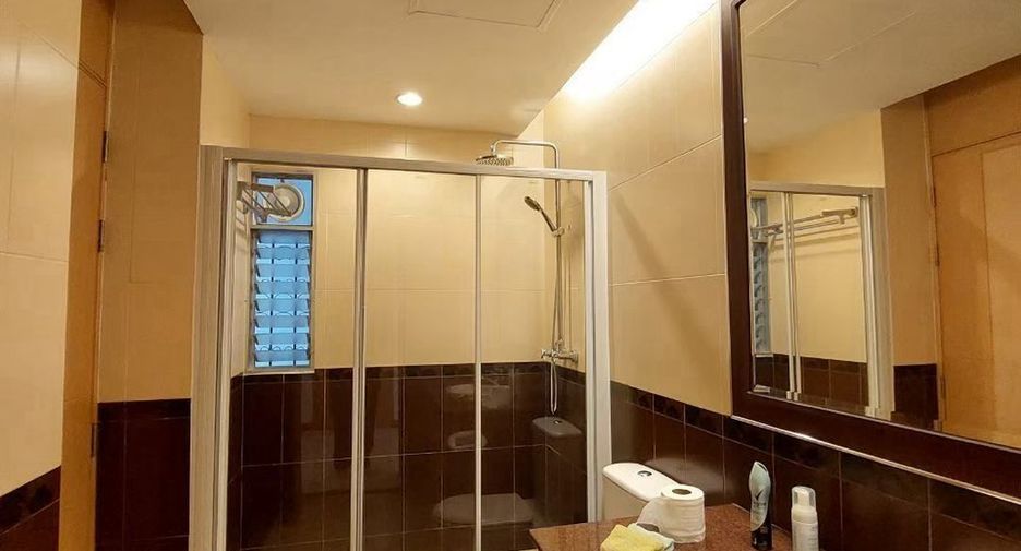 For rent 2 bedrooms condo in Sathon, Bangkok
