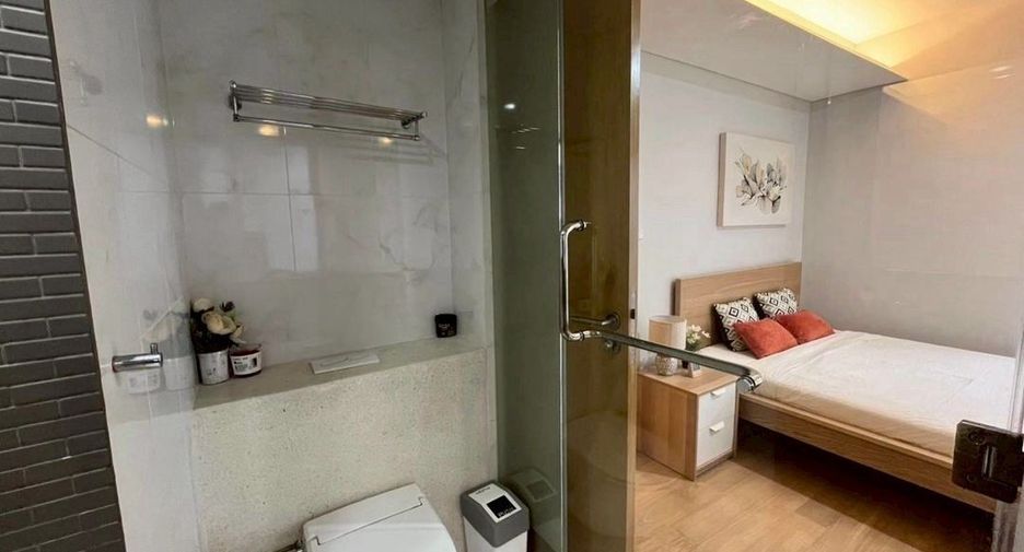 For sale 2 bedrooms condo in Watthana, Bangkok
