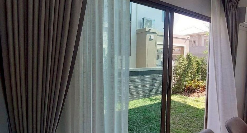 For rent 4 bedrooms house in Bang Kapi, Bangkok