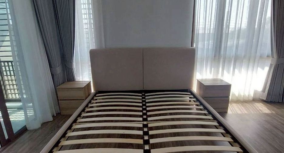 For rent 4 bedrooms house in Bang Kapi, Bangkok