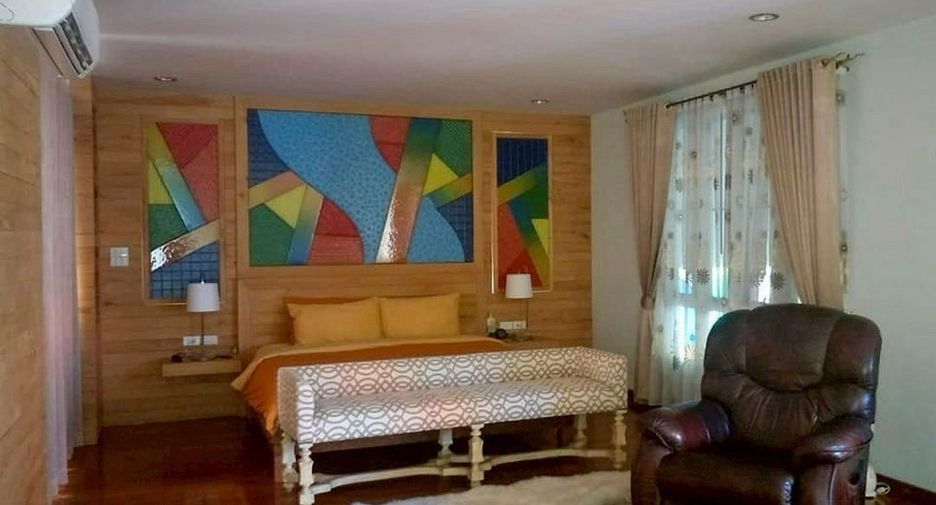 À vendre 4 chambres maison de ville à Phasi Charoen, Bangkok