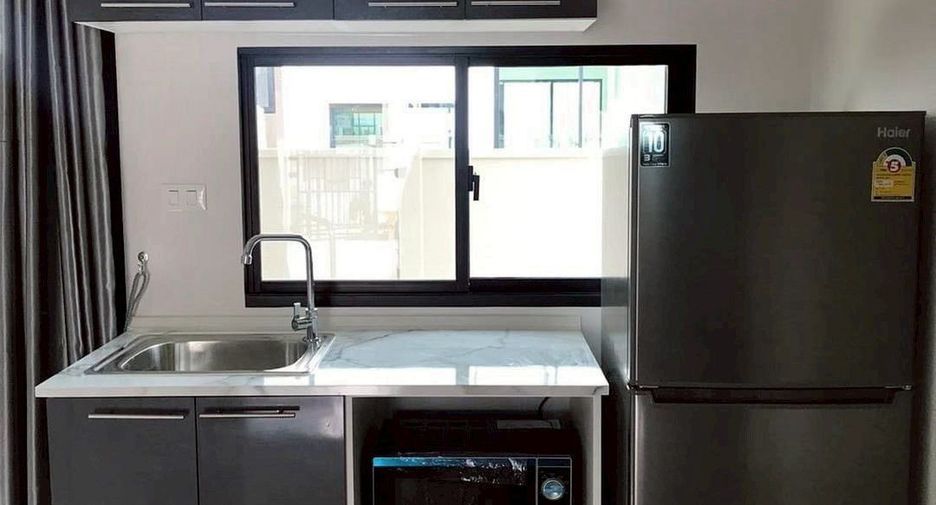 For rent 3 bedrooms townhouse in Prawet, Bangkok