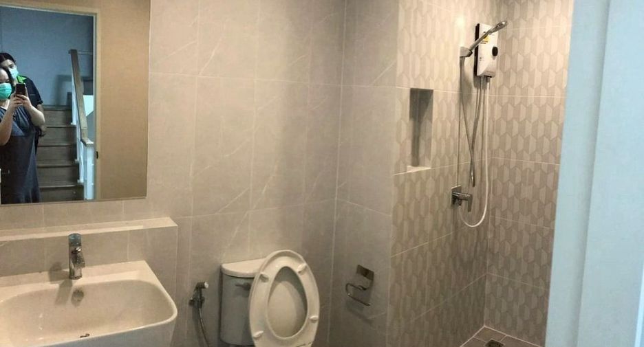 For rent 3 bedrooms townhouse in Prawet, Bangkok