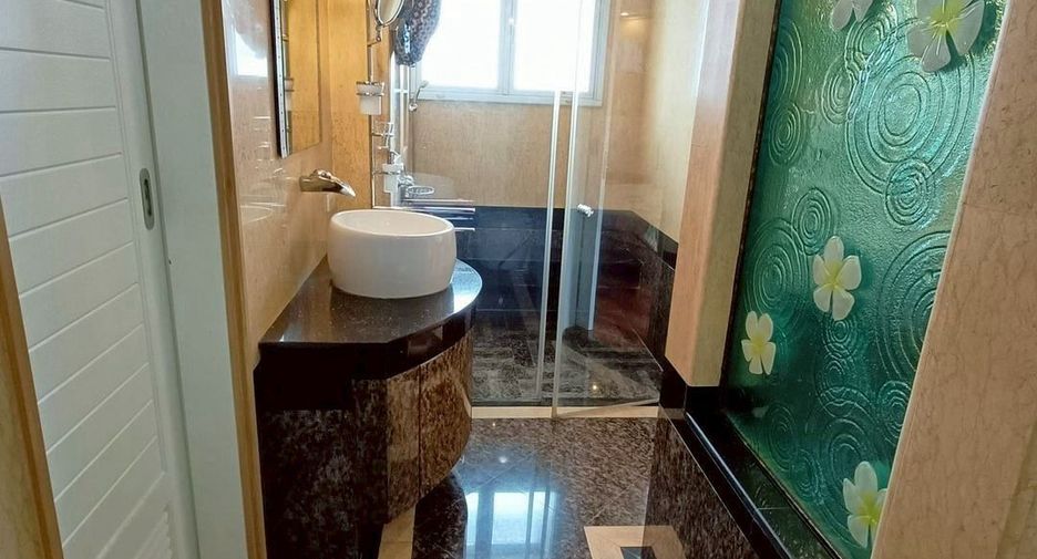 For rent and for sale 2 bedrooms condo in Watthana, Bangkok