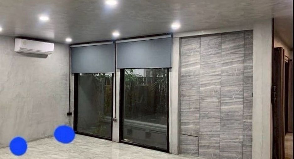 For rent 3 bedrooms townhouse in Wang Thonglang, Bangkok