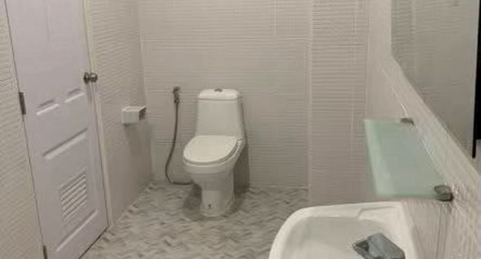 For rent 5 ベッドルーム retail Space in Sathon, Bangkok