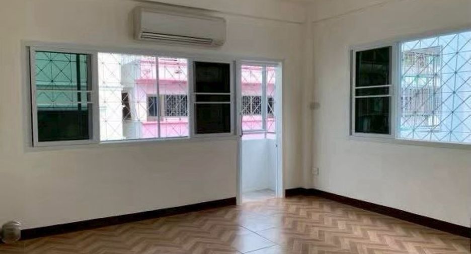For rent 5 ベッドルーム retail Space in Sathon, Bangkok