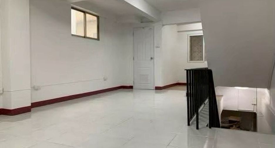 For rent 5 ベッドルーム retail Space in Sathon, Bangkok