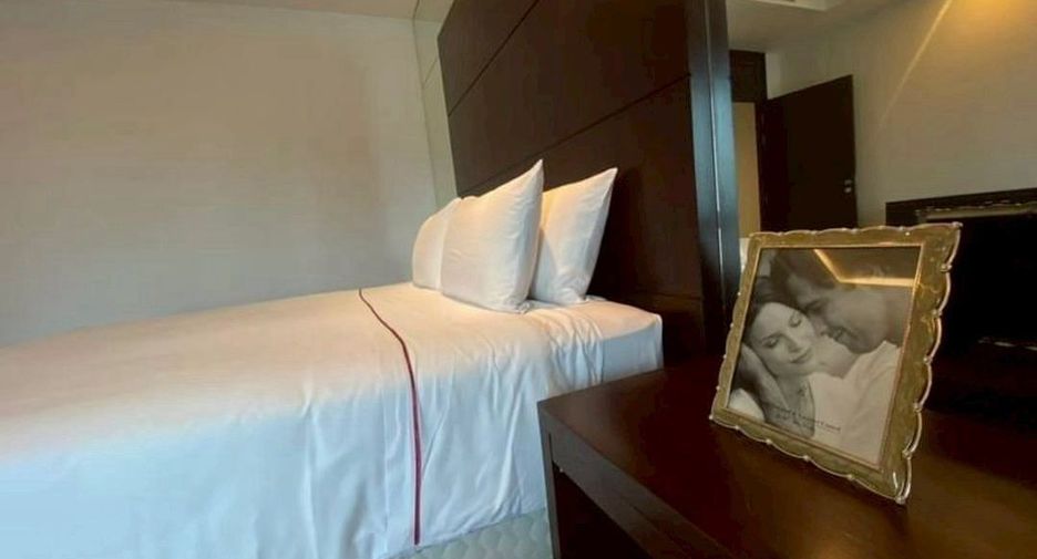 For rent 3 bedrooms condo in Pathum Wan, Bangkok