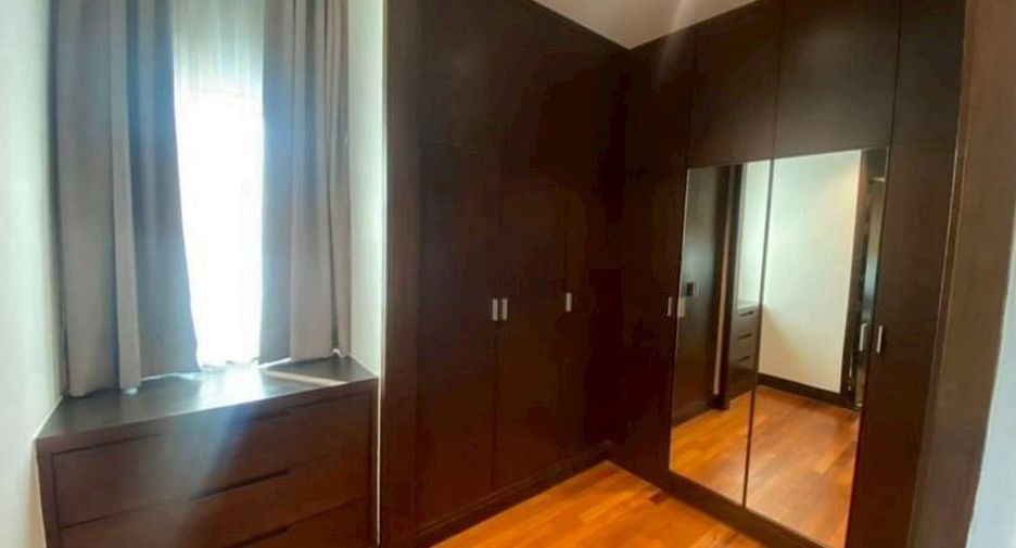 For rent 3 bedrooms condo in Pathum Wan, Bangkok
