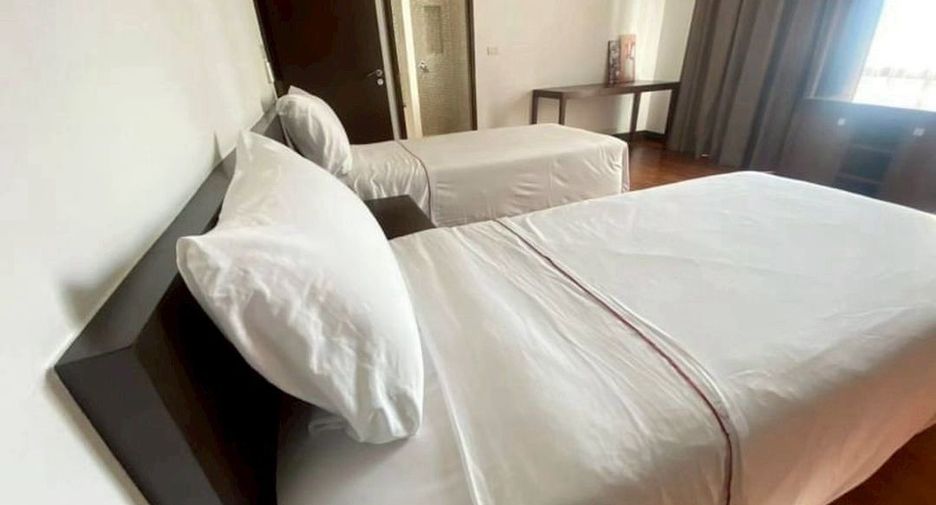 For rent 3 bedrooms condo in Pathum Wan, Bangkok