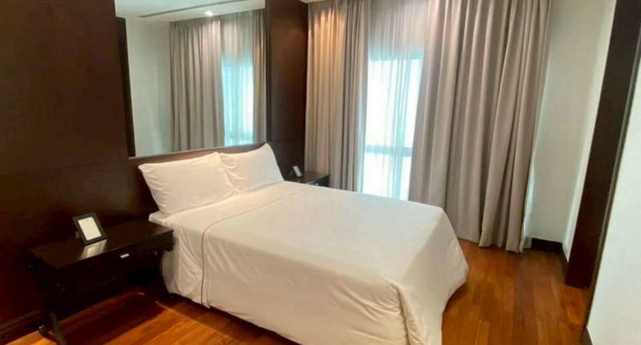 For rent 3 bedrooms condo in Pathum Wan, Bangkok