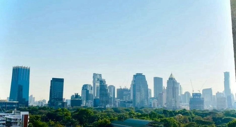 For rent 3 bedrooms condo in Pathum Wan, Bangkok