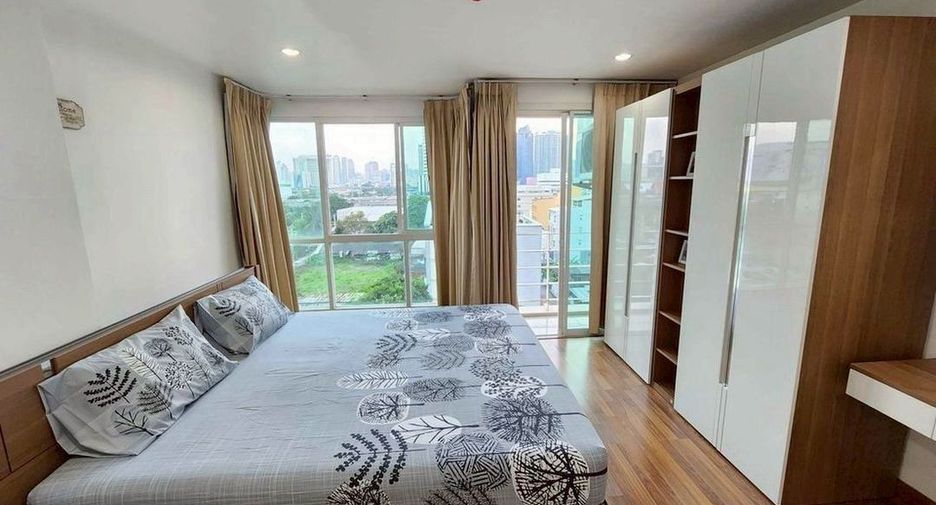 For rent 2 bedrooms condo in Huai Khwang, Bangkok