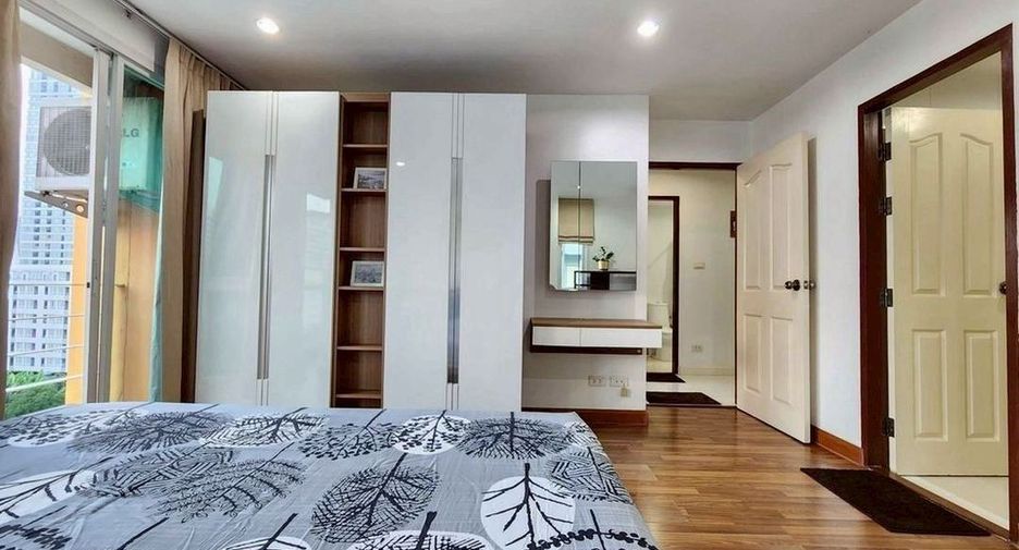 For rent 2 bedrooms condo in Huai Khwang, Bangkok