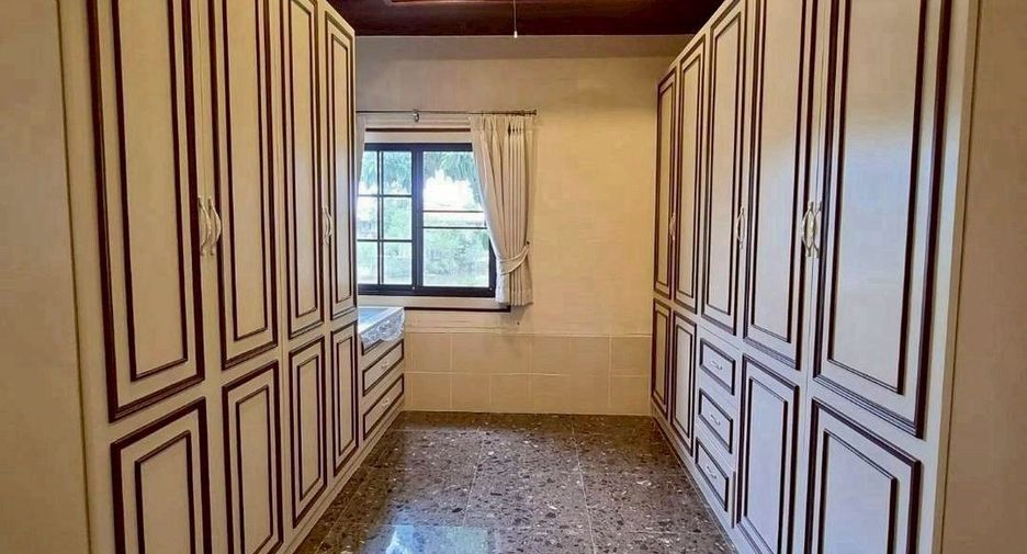 For rent 6 bedrooms house in Bang Phli, Samut Prakan