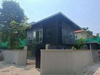 Haus zur Miete mit 3 Zimmer in Khlong Toei, Bangkok