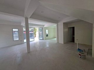 Haus zur Miete mit 3 Zimmer in Khlong Toei, Bangkok