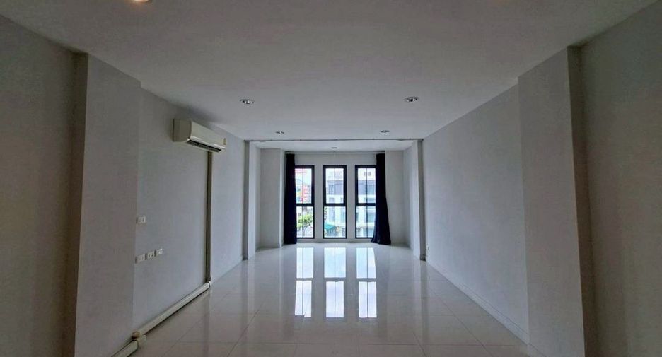For rent retail Space in Prawet, Bangkok