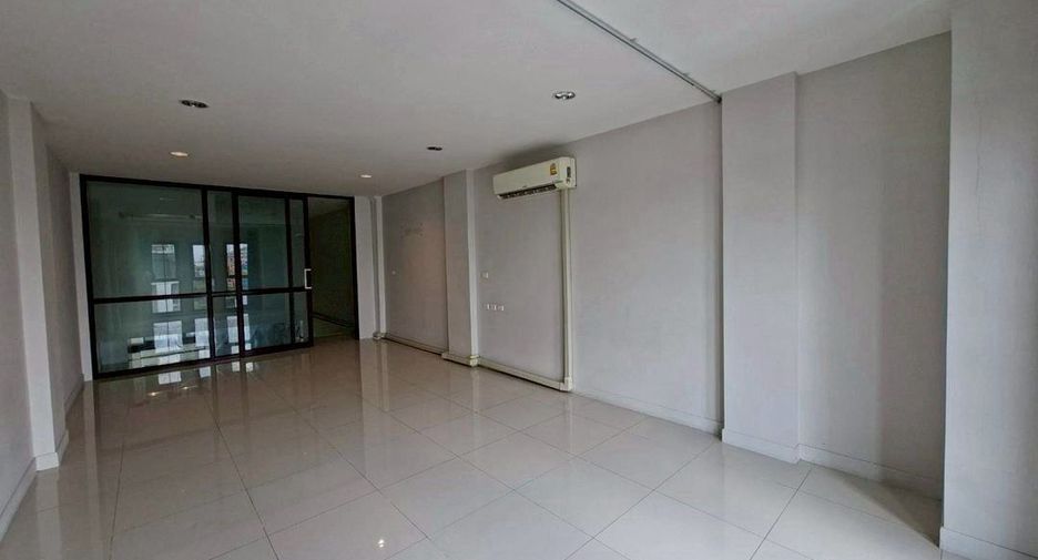 For rent retail Space in Prawet, Bangkok