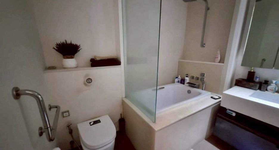 For sale 4 bedrooms condo in Sathon, Bangkok